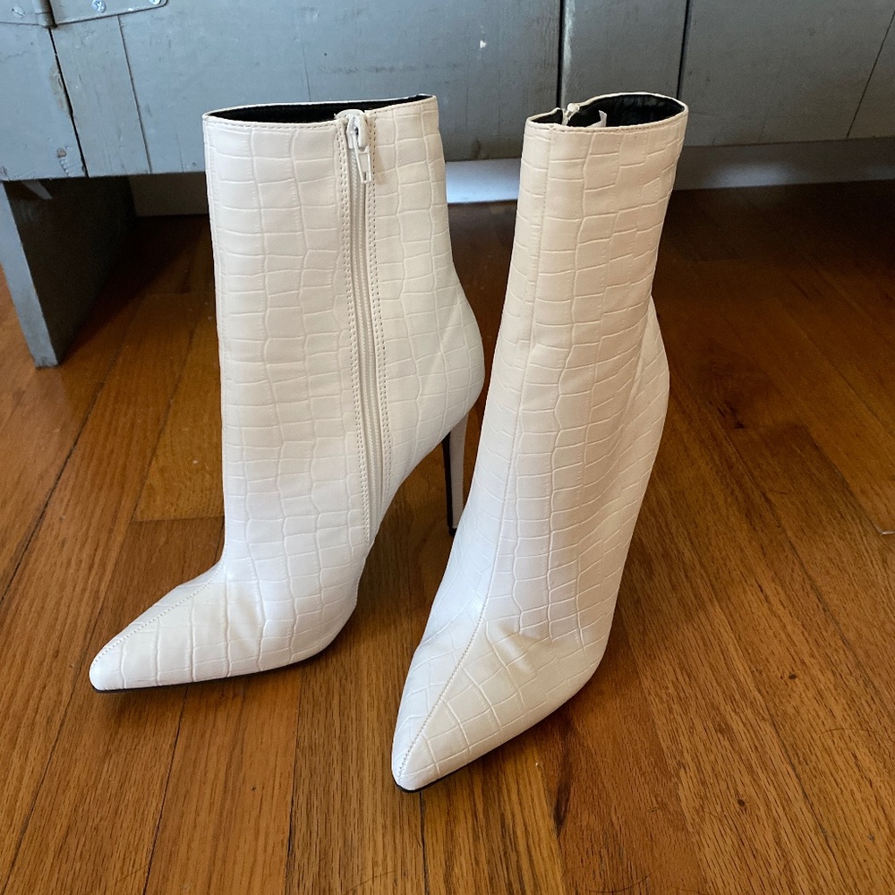 *SOLD* Fashion Nova Boots (never worn) 8.5